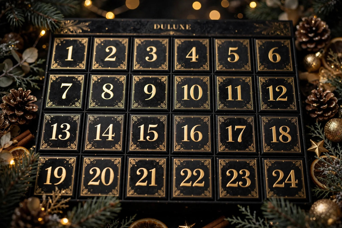 Détail des cases numérotées de 1 à 24 du Calendrier de l'Avent noir et doré